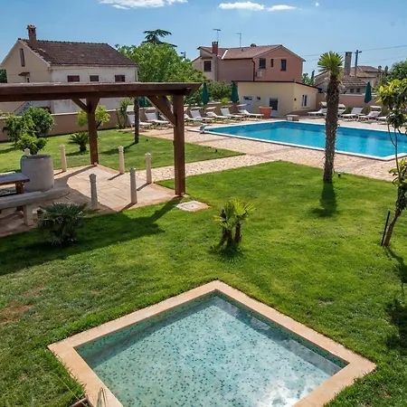 Via Flavia With Common Pool Гостевой дом Labinci