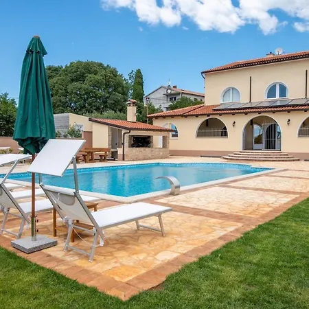 Via Flavia With Common Pool Labinci