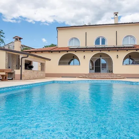 Via Flavia With Common Pool 4*