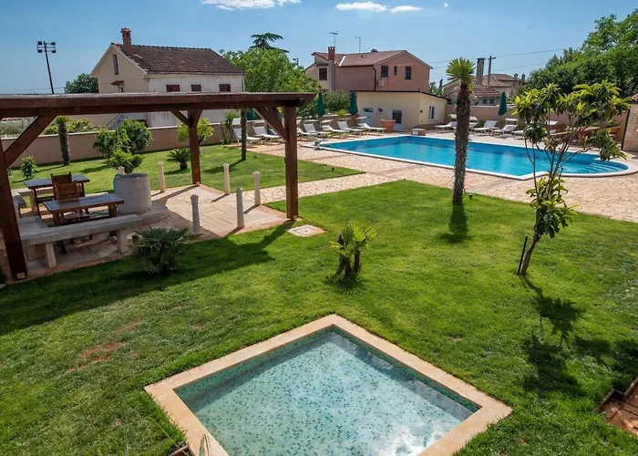 Via Flavia With Common Pool Gostinjska kuća Labinci