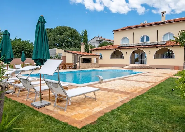 Via Flavia With Common Pool Labinci