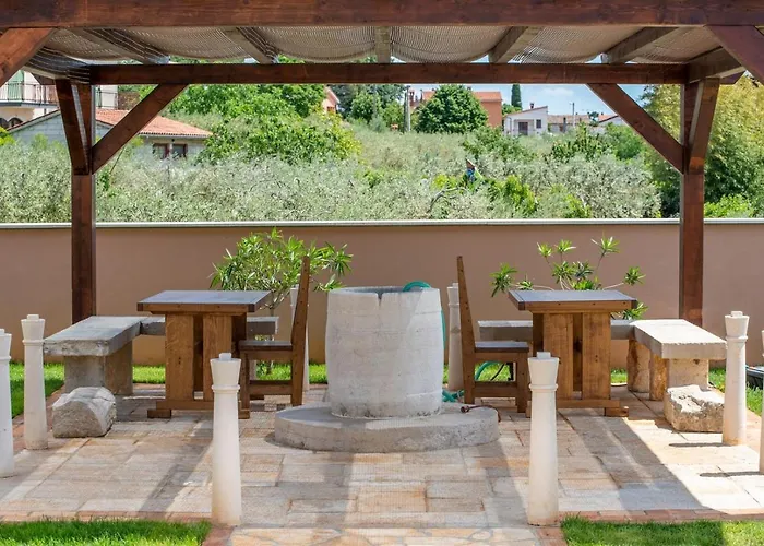 Gostinjska kuća Via Flavia With Common Pool 4*