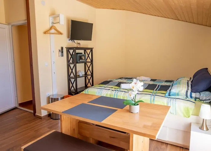 Gostinjska kuća Via Flavia With Common Pool Labinci