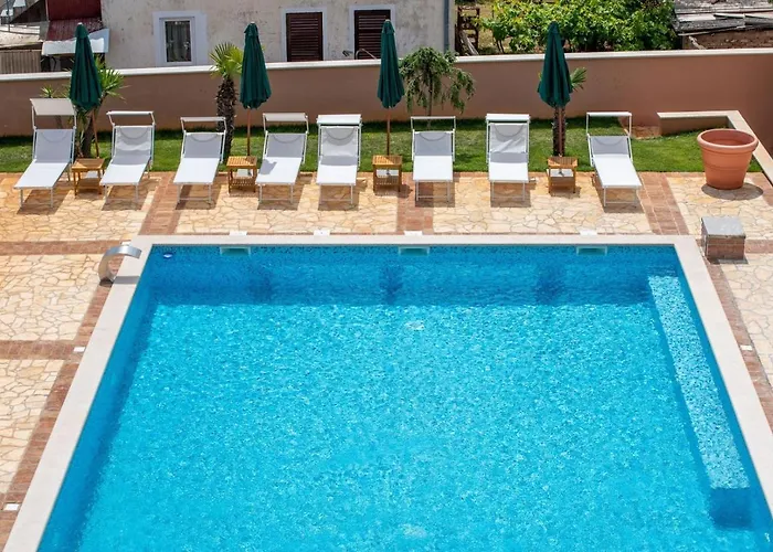 Via Flavia With Common Pool Gostinjska kuća