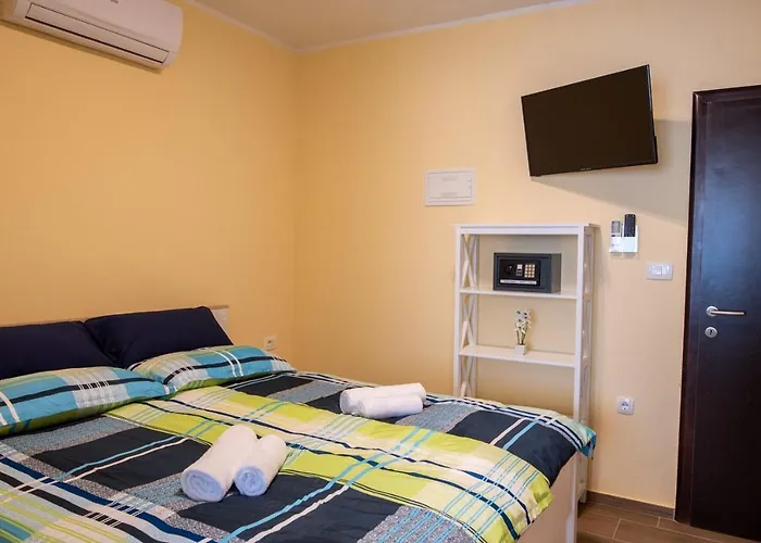 Gostinjska kuća Via Flavia With Common Pool 4*