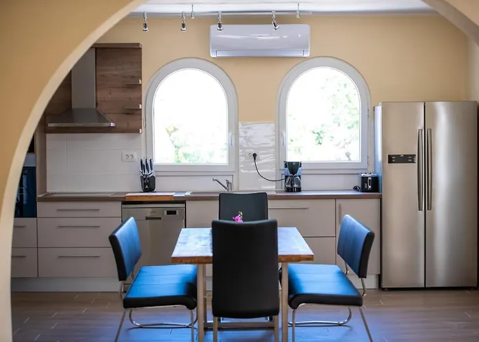 Gostinjska kuća Via Flavia With Common Pool