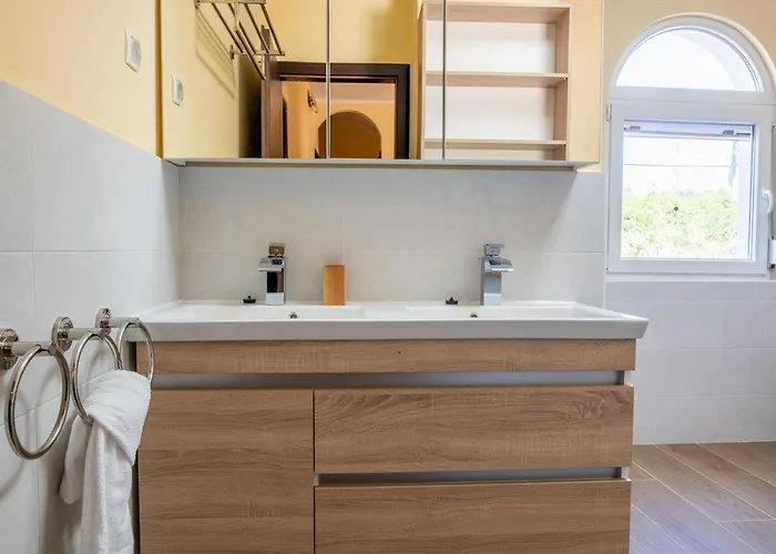 Gostinjska kuća Via Flavia With Common Pool 4*