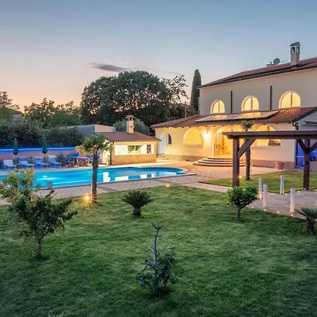 Via Flavia With Common Pool Guest house 4*