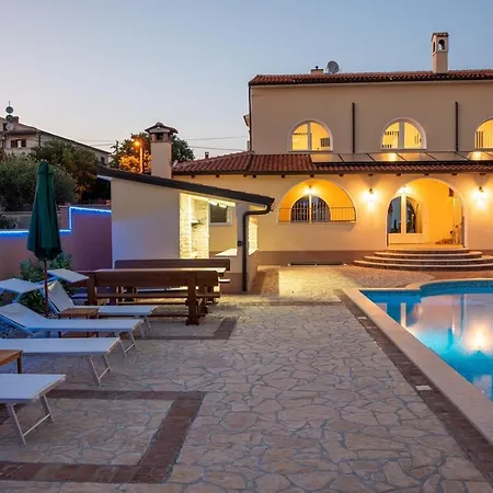 Via Flavia With Common Pool Labinci